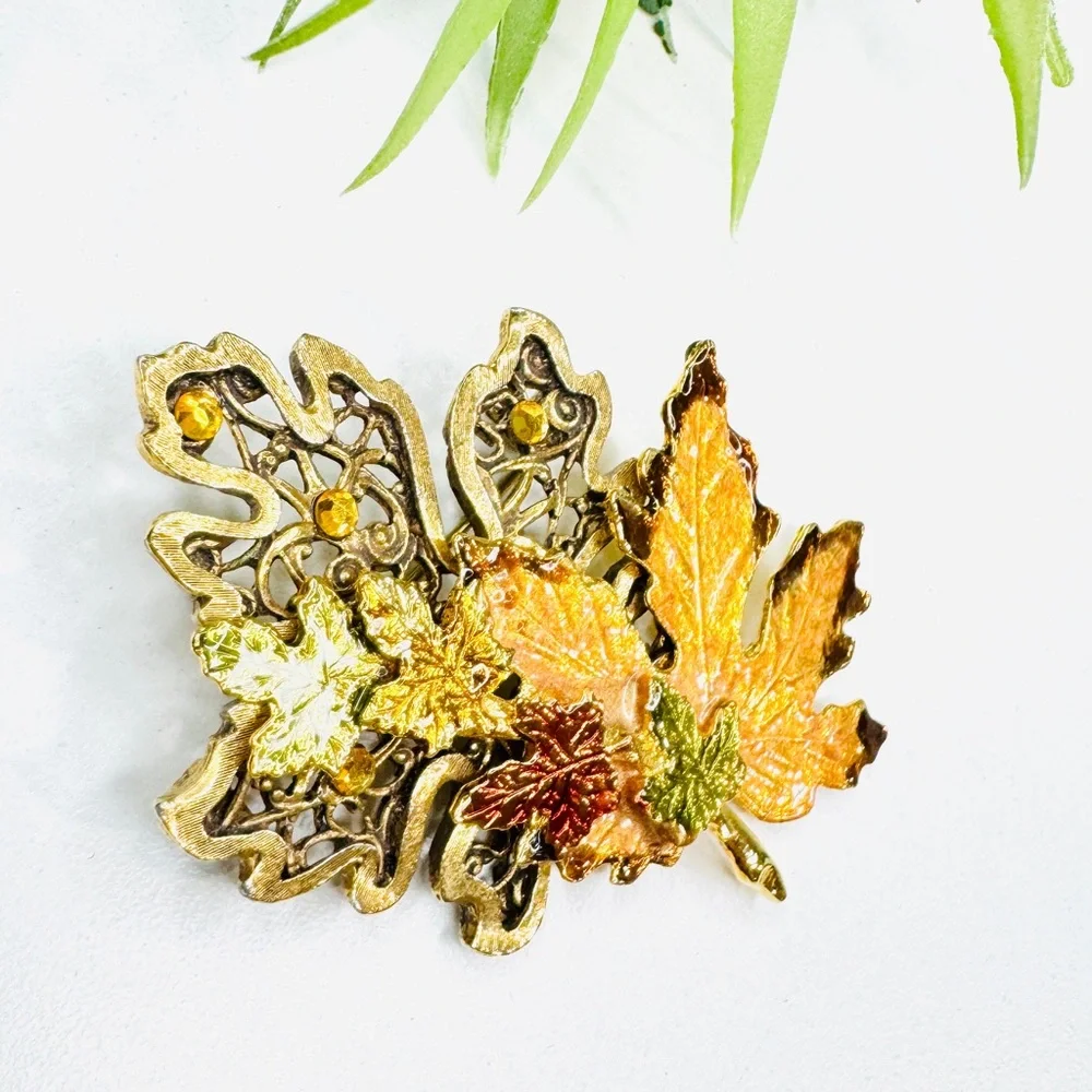 Vintage Y2K Kenneth Cole Enamel Autumn Maple Fall Leaf Gold Tone Filigree Brooch